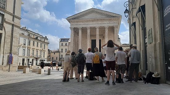 Abbildung 1: das Maison carrée auf dem Rundgang durch Nîmes (Foto: N. Hertig).