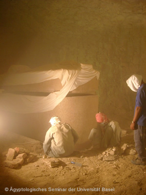 Fig. 8: Excavation in the sarcophagus hall 