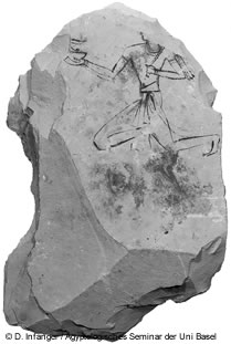 Abb. 11: Das in unmittelbarer Nähe des Grabeinganges gefundene Kalkstein-Ostrakon ist von besonderem Interesse, da es wahrscheinlich eine partielle Skizze oder Vorzeichnung dieser Architrav-Szene zeigt