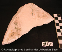 Abb. 6: Fragment vom Deckel des Sarkophages aus Kalzit-Alabaster